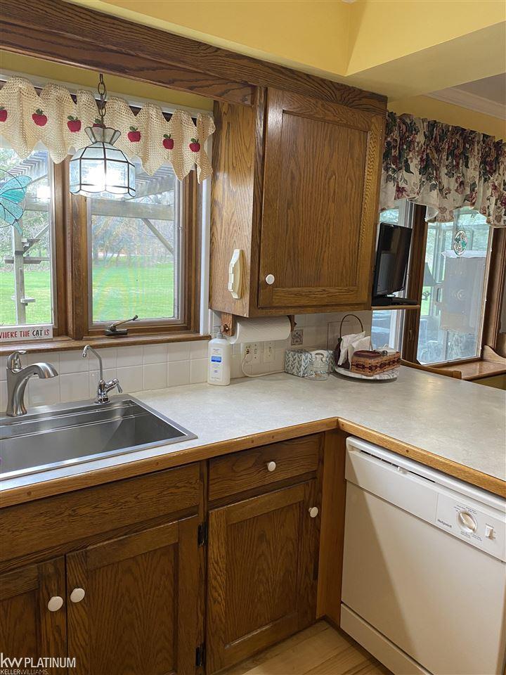 2730 Kronner Road Columbus, MI 48063 - Photo 21 of 78 Kitchen dishwasher and l