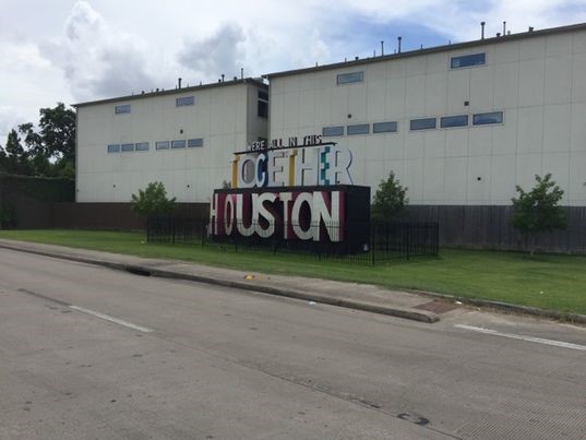 1816 Thompson Street Houston, TX 77007 - Photo 7 of 7 a front view of a house with garden