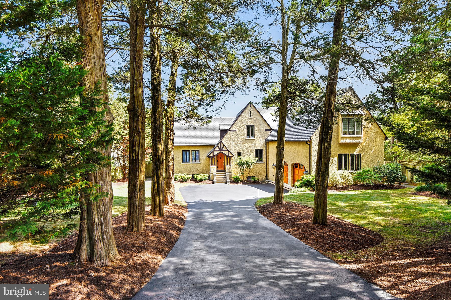 421 Ferry Point Road Annapolis, MD 21403 - Photo 4 of 51 Lovely setting on a half-acre lot