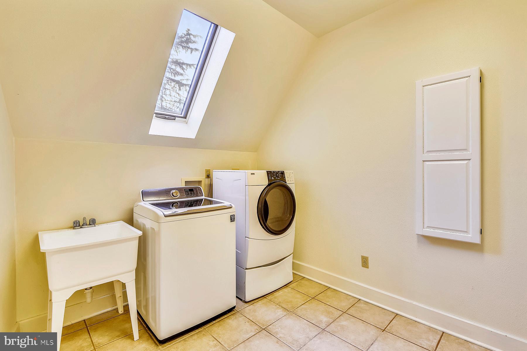421 Ferry Point Road Annapolis, MD 21403 - Photo 41 of 51 Upstairs laundry room