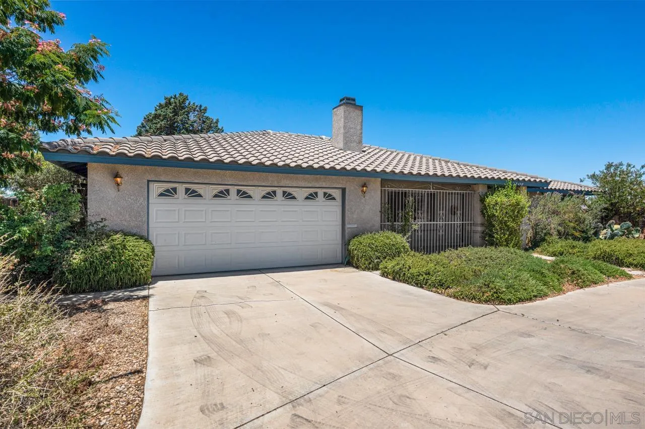 12450 Algonquin Road Apple Valley, CA 92308 - Photo 5 of 53 Gallery Image 5