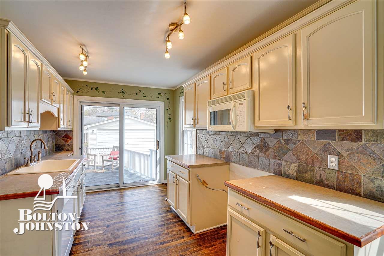 266 Ridgemont Road Grosse Pointe, MI 48236 - Photo 9 of 24 50035872-8.JPG