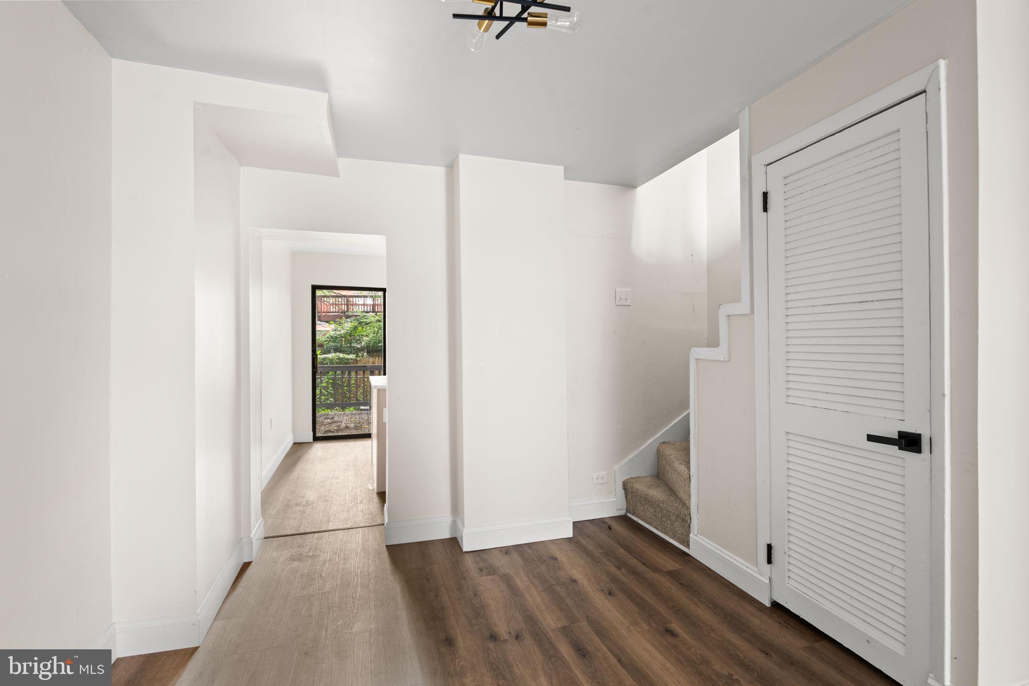 322 South Poppleton Street Baltimore, MD 21230 - Photo 6 of 34 Bright and inviting entryway space.