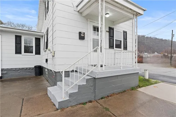 a view of house with a outdoor space