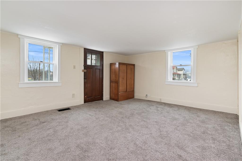 321 2nd Street Freeport, PA 16229 - Photo 5 of 24 an empty room with windows and closet