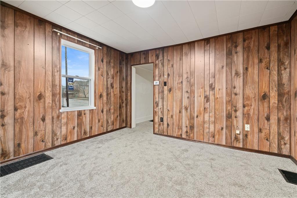 321 2nd Street Freeport, PA 16229 - Photo 8 of 24 a view of an empty room with a window