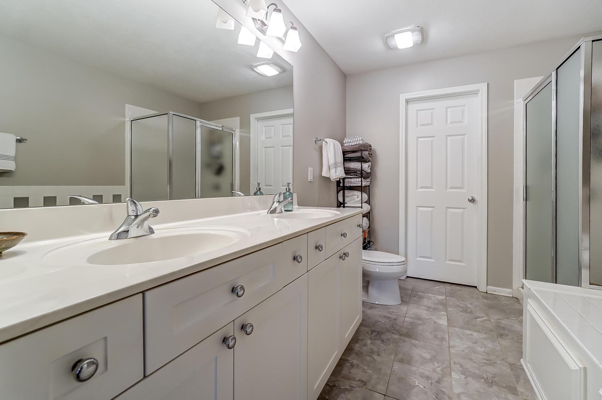 1220 Shagbark Road, Unit 24 Columbus, OH 43230 - Photo 22 of 35 Owner's bath