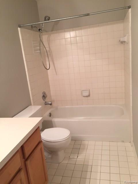 27971 Rollcrest Road, Unit 10 Farmington, MI 48334 - Photo 9 of 13