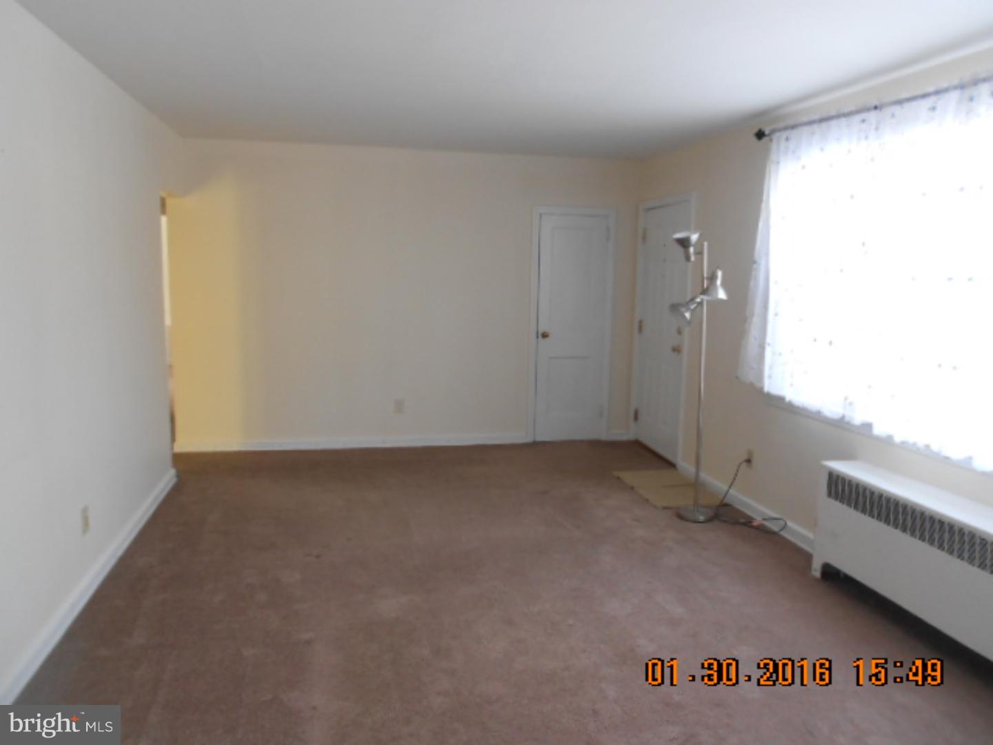 404 Eastman Road Wilmington, DE 19803 - Photo 3 of 18 Living Room
