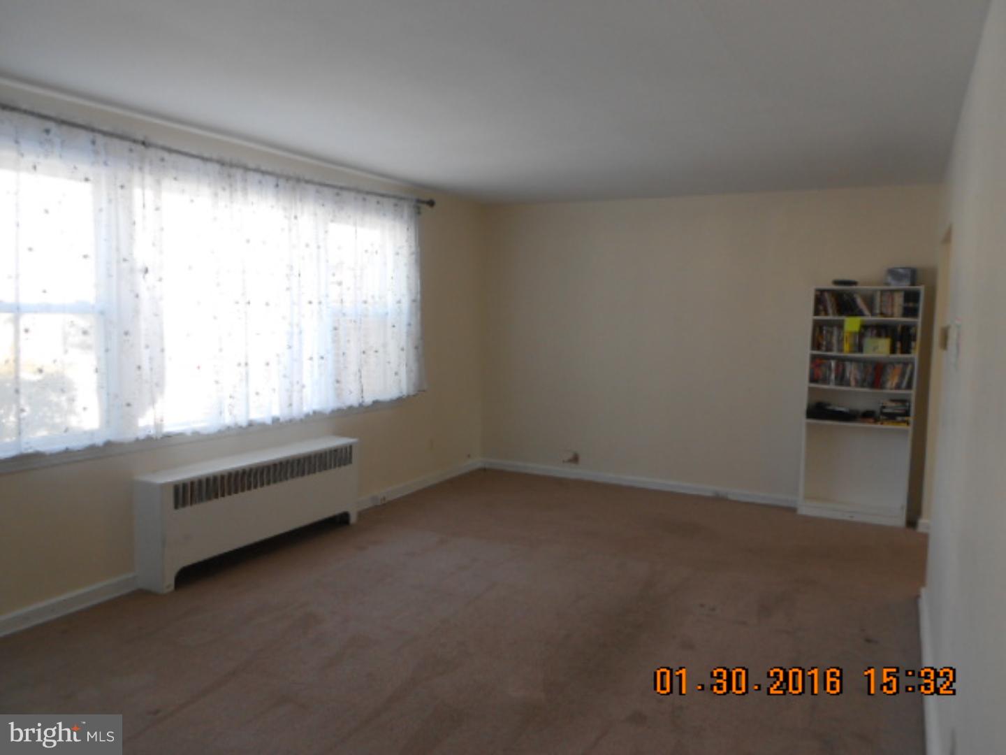 404 Eastman Road Wilmington, DE 19803 - Photo 4 of 18 Living Room