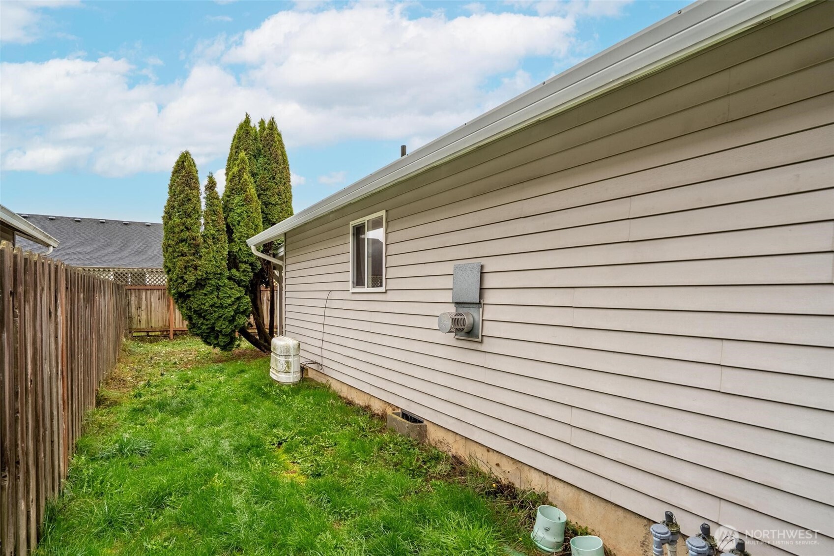 106 Rose Marie Drive Chehalis, WA 98532 - Photo 19 of 25 a view of a backyard with plants