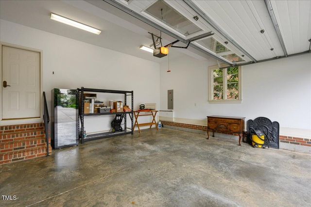 a view of livingroom with furniture and a ceiling fan