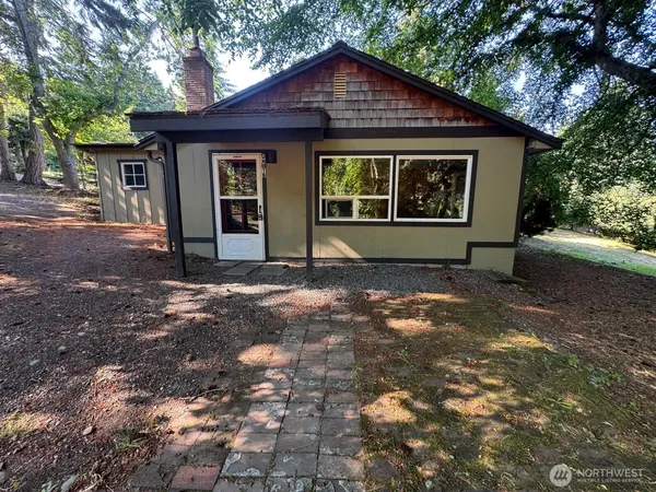 $1,875 | 21504 Tramp Harbor Road Southwest, Unit B, Vashon, WA 98070
