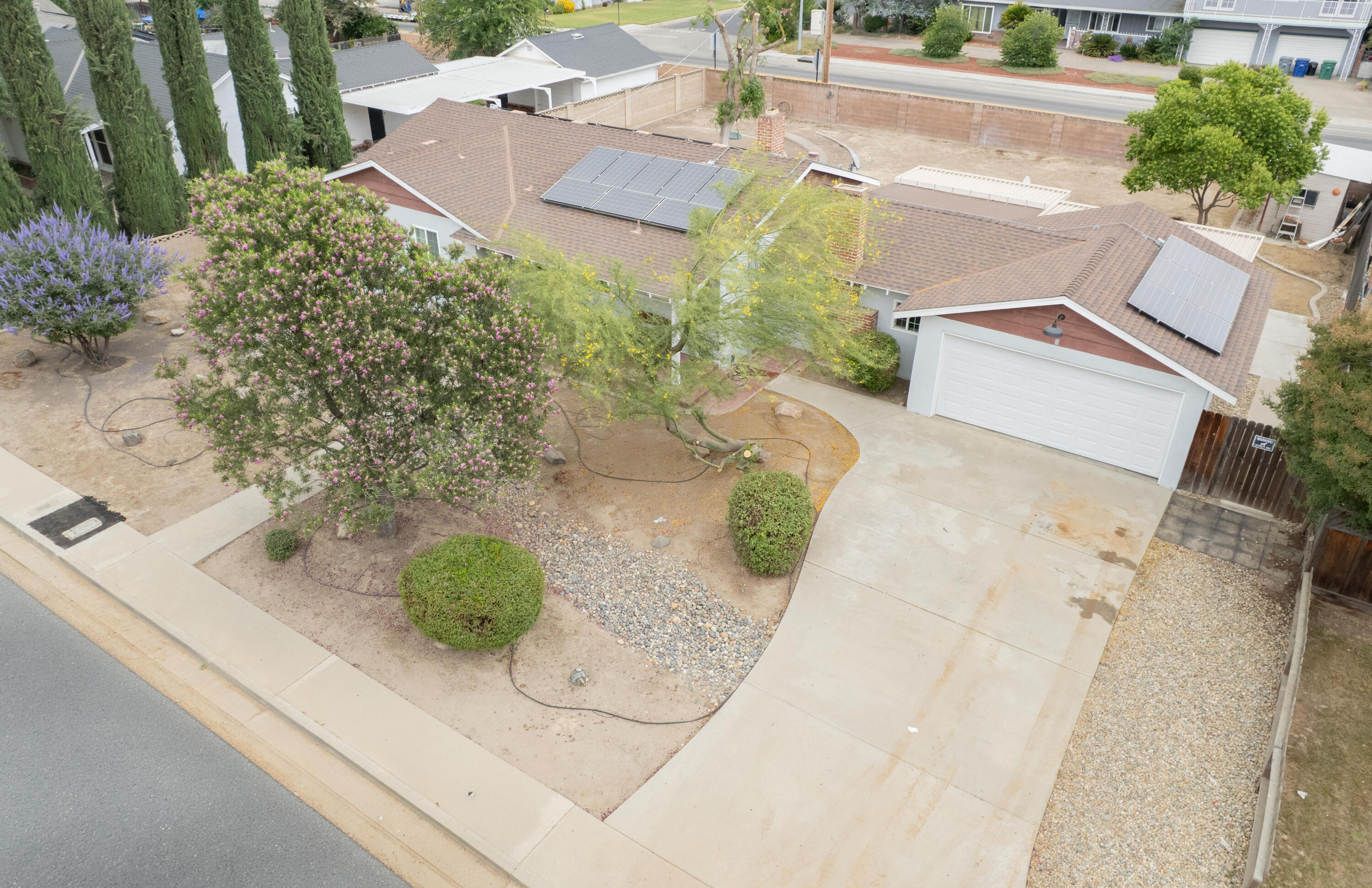 570 North Birch Avenue Reedley, CA 93654 - Photo 6 of 52 a view of a house with a yard