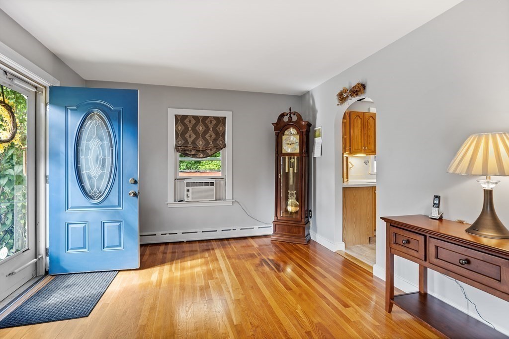 78 North Road Bedford, MA 01730 - Photo 4 of 34 Gallery Image 4
