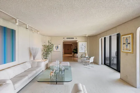 $1,799,000 | 5500 Collins Avenue, Unit 1401, Miami Beach, FL 33140