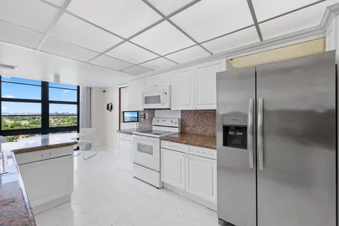 $1,799,000 | 5500 Collins Avenue, Unit 1401, Miami Beach, FL 33140