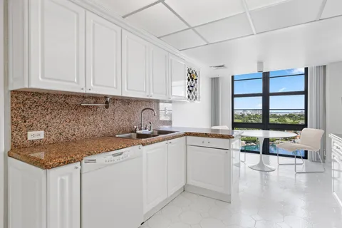 $1,799,000 | 5500 Collins Avenue, Unit 1401, Miami Beach, FL 33140