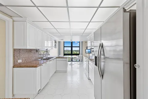 $1,799,000 | 5500 Collins Avenue, Unit 1401, Miami Beach, FL 33140