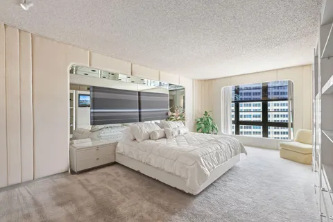 $1,799,000 | 5500 Collins Avenue, Unit 1401, Miami Beach, FL 33140