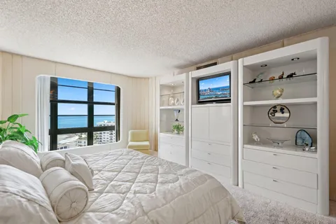 $1,799,000 | 5500 Collins Avenue, Unit 1401, Miami Beach, FL 33140