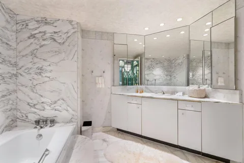 $1,799,000 | 5500 Collins Avenue, Unit 1401, Miami Beach, FL 33140