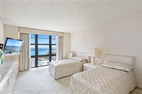 $1,799,000 | 5500 Collins Avenue, Unit 1401, Miami Beach, FL 33140