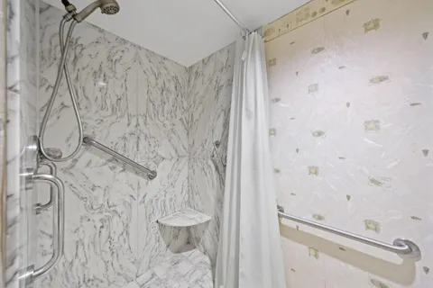 $1,799,000 | 5500 Collins Avenue, Unit 1401, Miami Beach, FL 33140