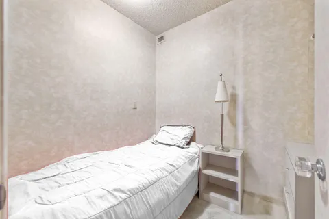 $1,799,000 | 5500 Collins Avenue, Unit 1401, Miami Beach, FL 33140