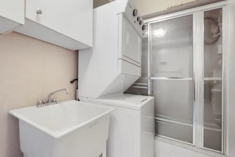 $1,799,000 | 5500 Collins Avenue, Unit 1401, Miami Beach, FL 33140