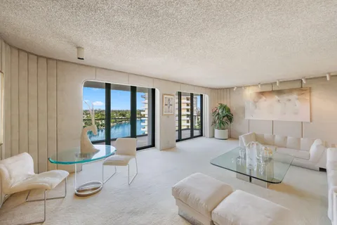 $1,799,000 | 5500 Collins Avenue, Unit 1401, Miami Beach, FL 33140