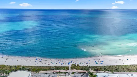 $1,799,000 | 5500 Collins Avenue, Unit 1401, Miami Beach, FL 33140