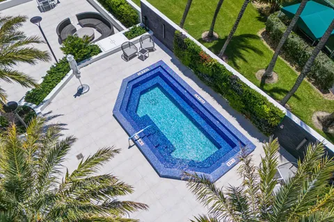 $1,799,000 | 5500 Collins Avenue, Unit 1401, Miami Beach, FL 33140