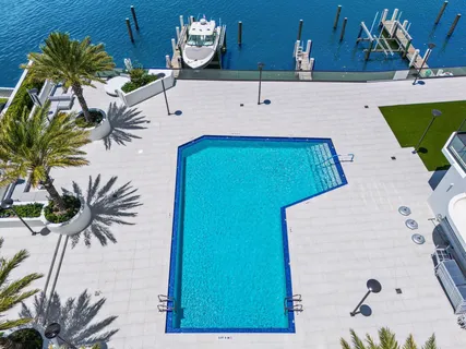 $1,799,000 | 5500 Collins Avenue, Unit 1401, Miami Beach, FL 33140