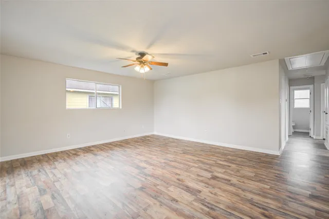 $1,300 | 1602 North Avenue North, Freeport, TX 77541