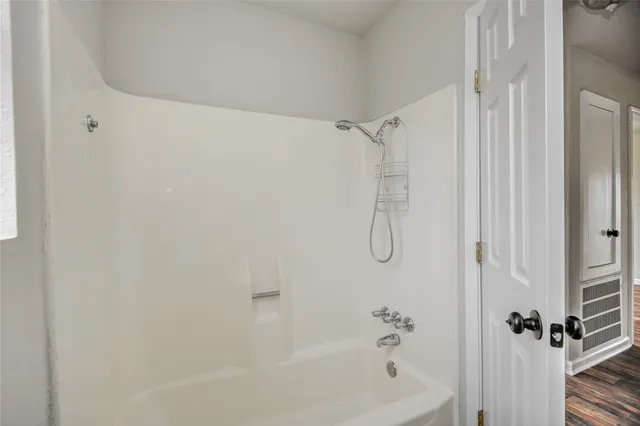 $1,300 | 1602 North Avenue North, Freeport, TX 77541