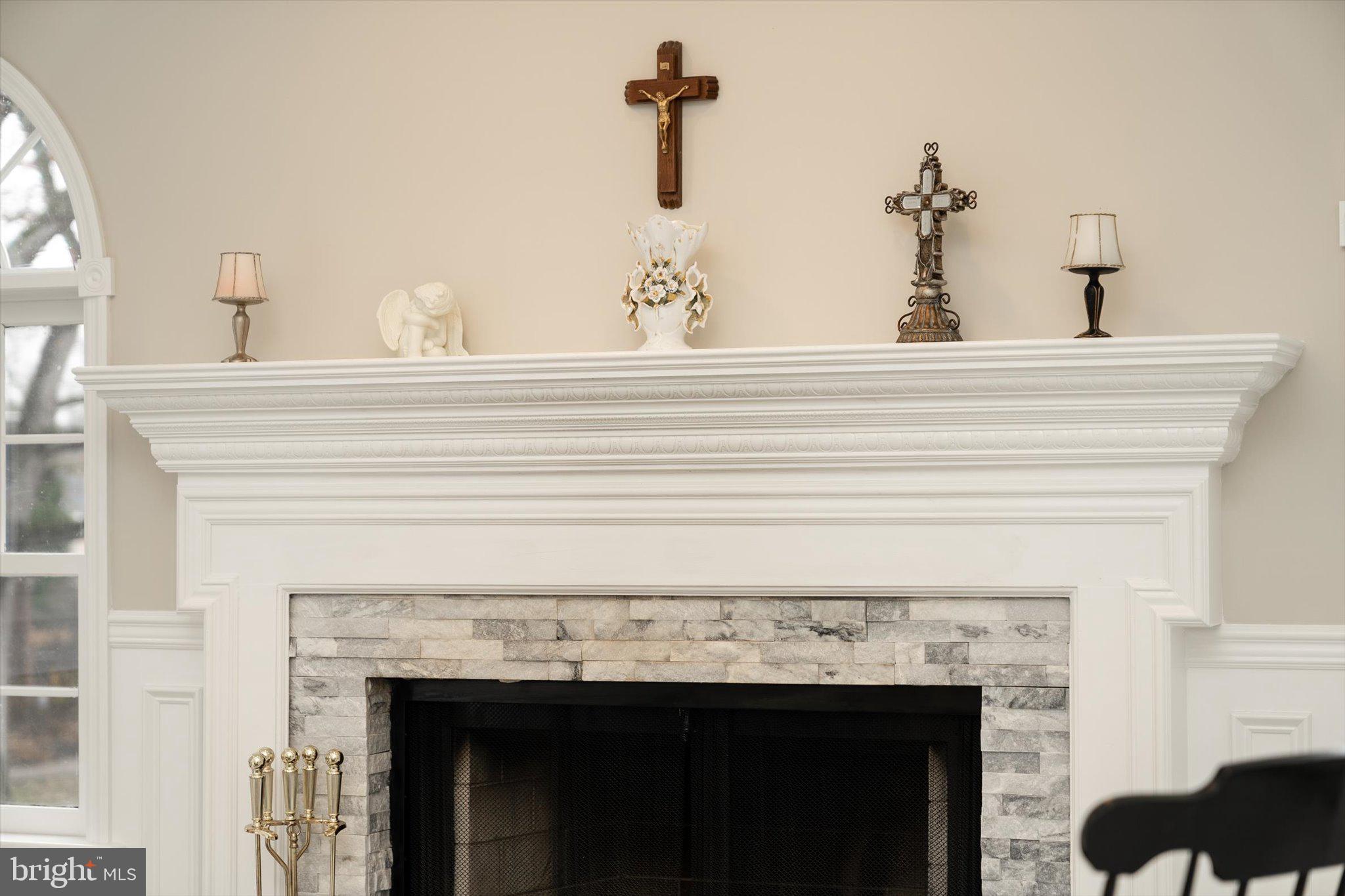93 Tudor Drive Hamilton, NJ 08690 - Photo 26 of 67 a close view of a fireplace in kitchen