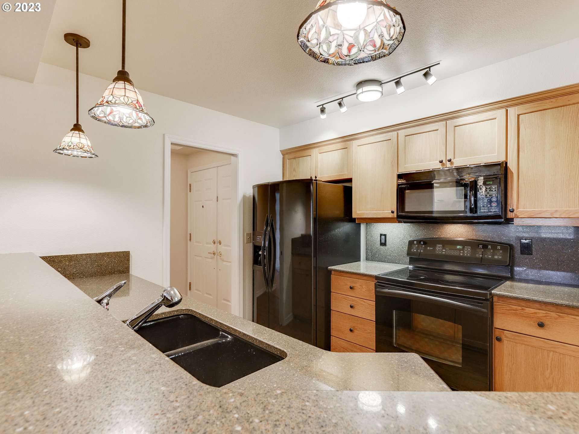 15420 Northeast Knott Street, Unit 19 Portland, OR 97230 - Photo 16 of 29