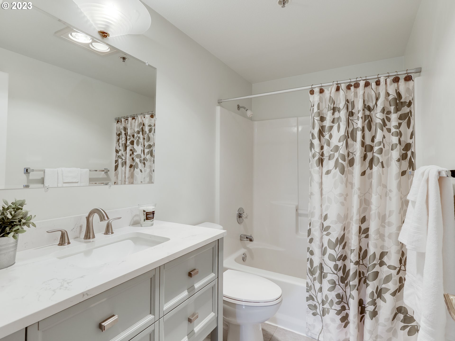 15420 Northeast Knott Street, Unit 19 Portland, OR 97230 - Photo 18 of 29