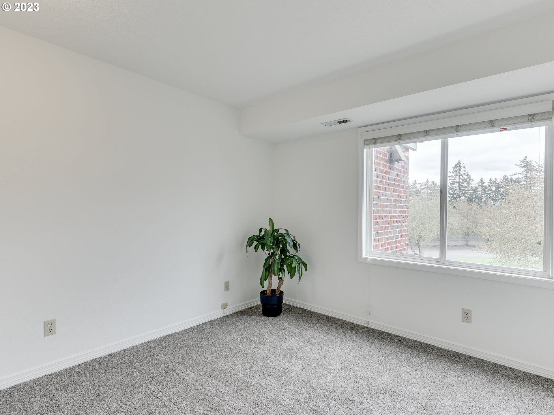 15420 Northeast Knott Street, Unit 19 Portland, OR 97230 - Photo 19 of 29