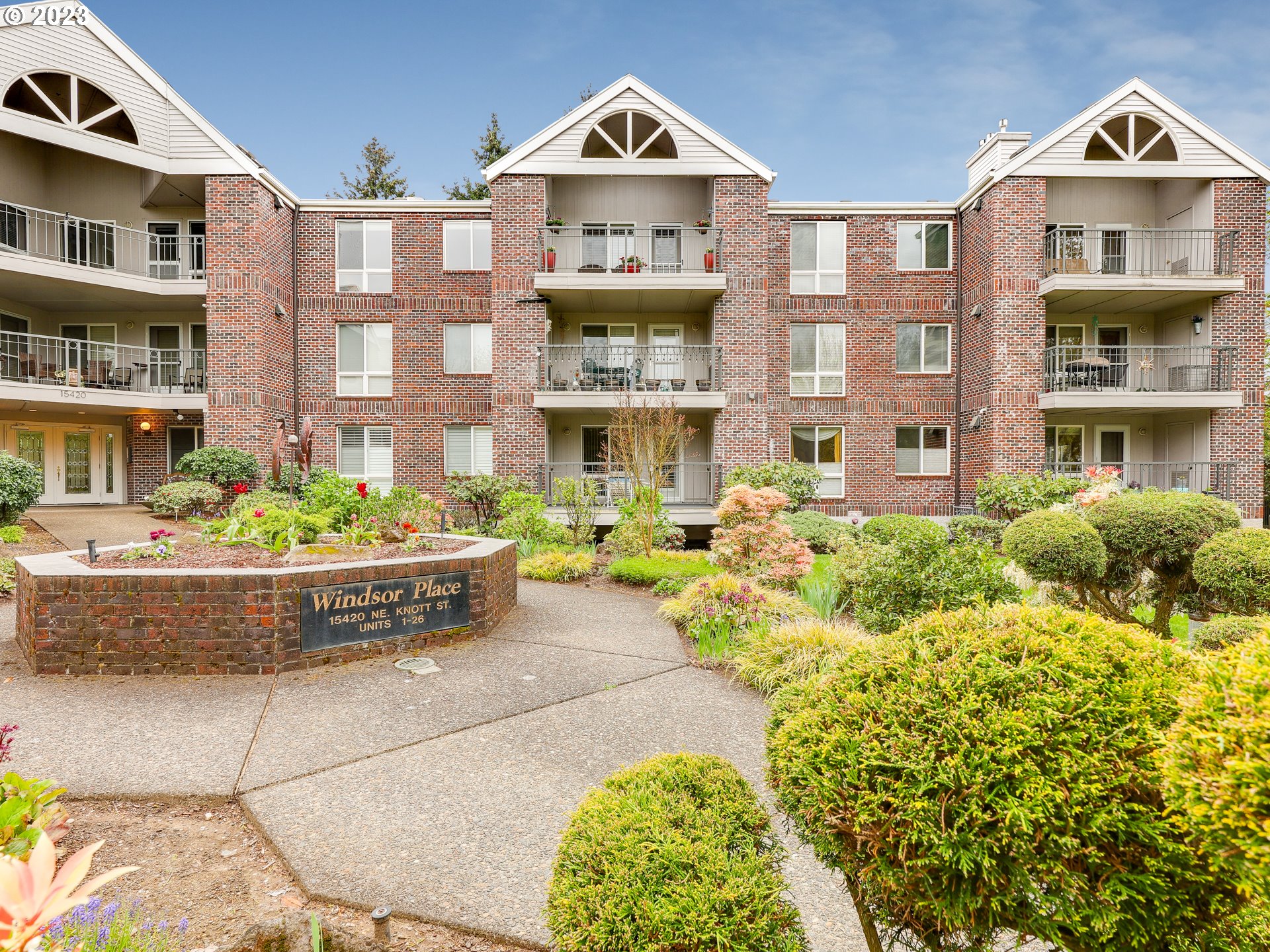 15420 Northeast Knott Street, Unit 19 Portland, OR 97230 - Photo 2 of 29