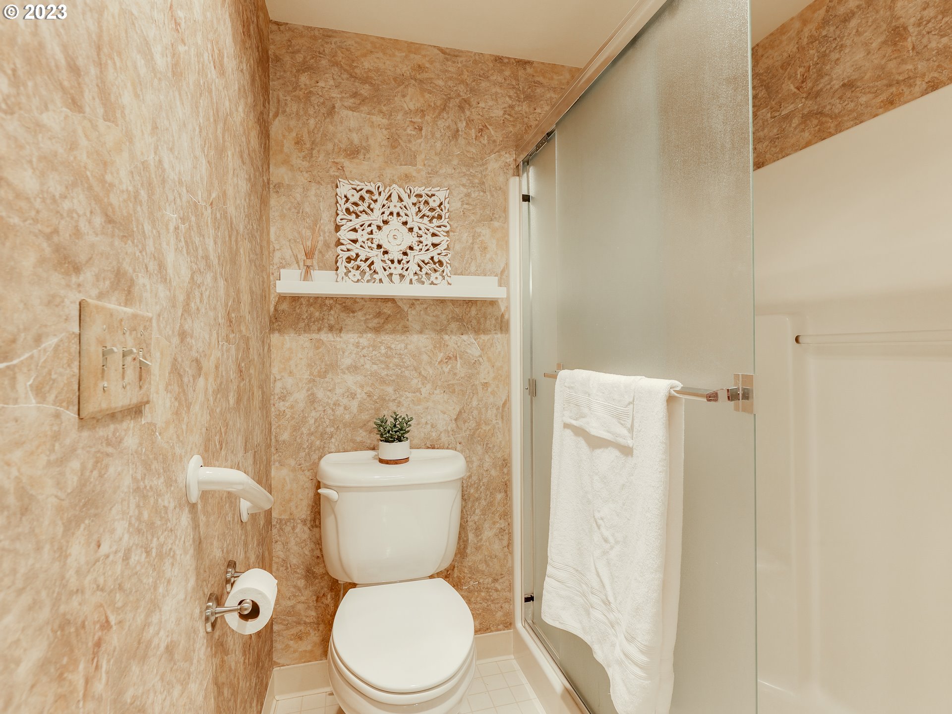 15420 Northeast Knott Street, Unit 19 Portland, OR 97230 - Photo 25 of 29
