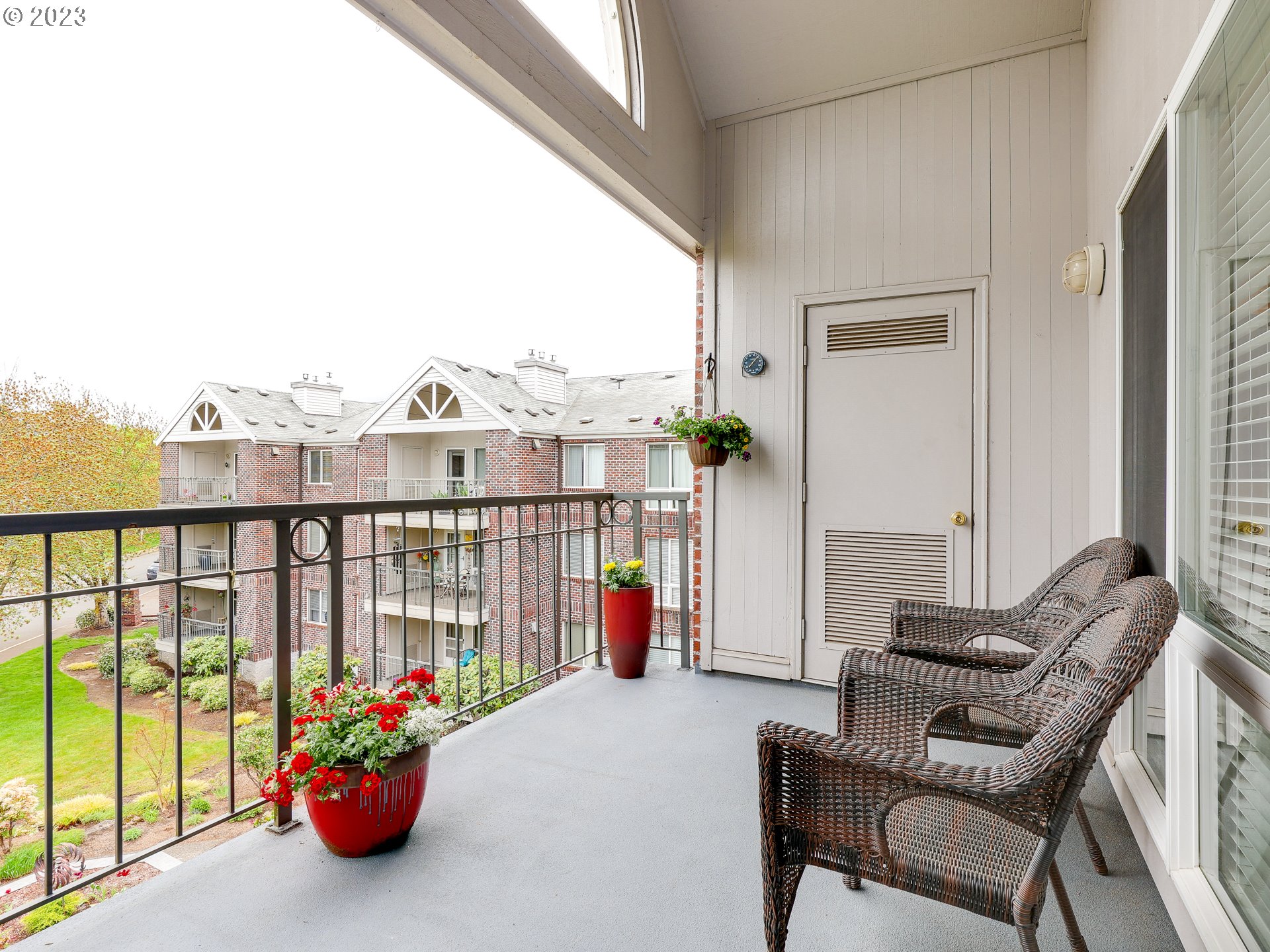15420 Northeast Knott Street, Unit 19 Portland, OR 97230 - Photo 10 of 29