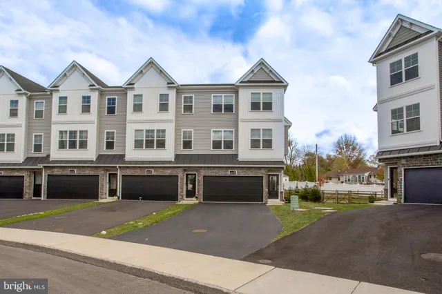$629,000 | 12 Warren Drive, Chalfont, PA 18914