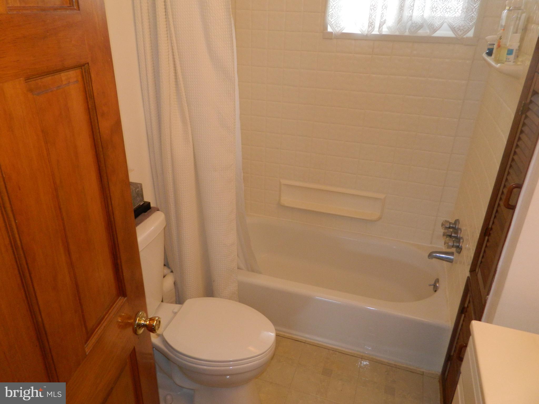 8415 Avery Road Baltimore, MD 21237 - Photo 17 of 26 Bath