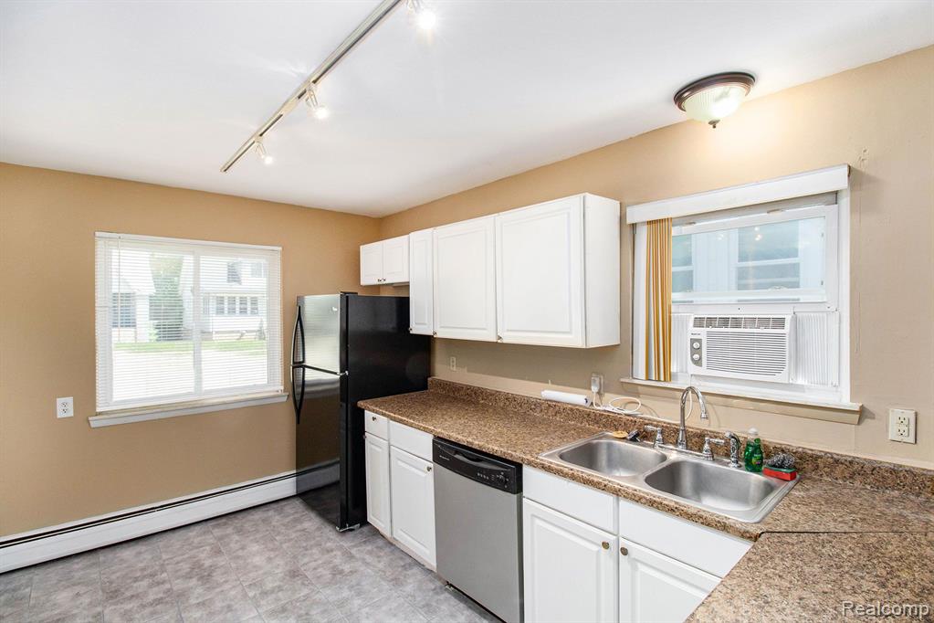 7020 Toepfer Road Warren, MI 48091 - Photo 9 of 21