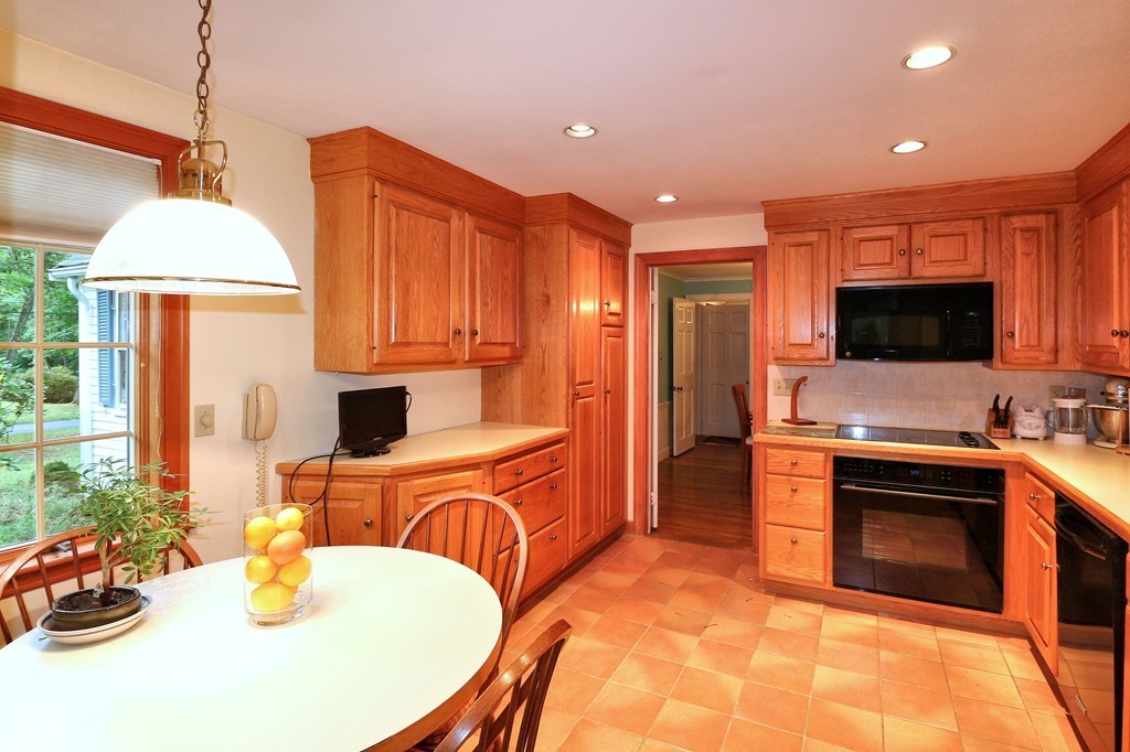 19 Happy Hollow Road Wayland, MA 01778 - Photo 8 of 19 Gallery Image 8