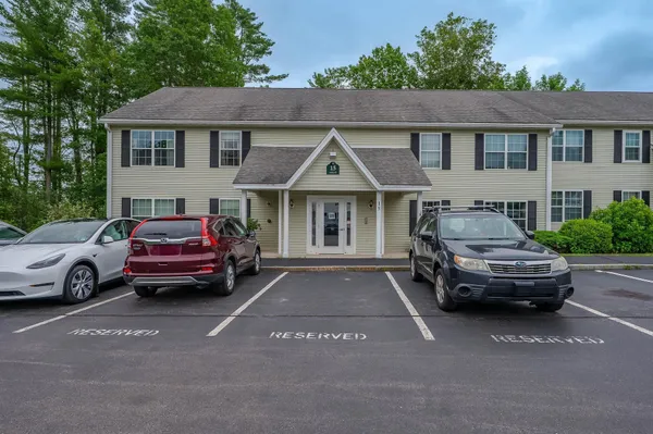 $255,000 | 15 Tampa Drive, Unit C, Rochester, NH 03867