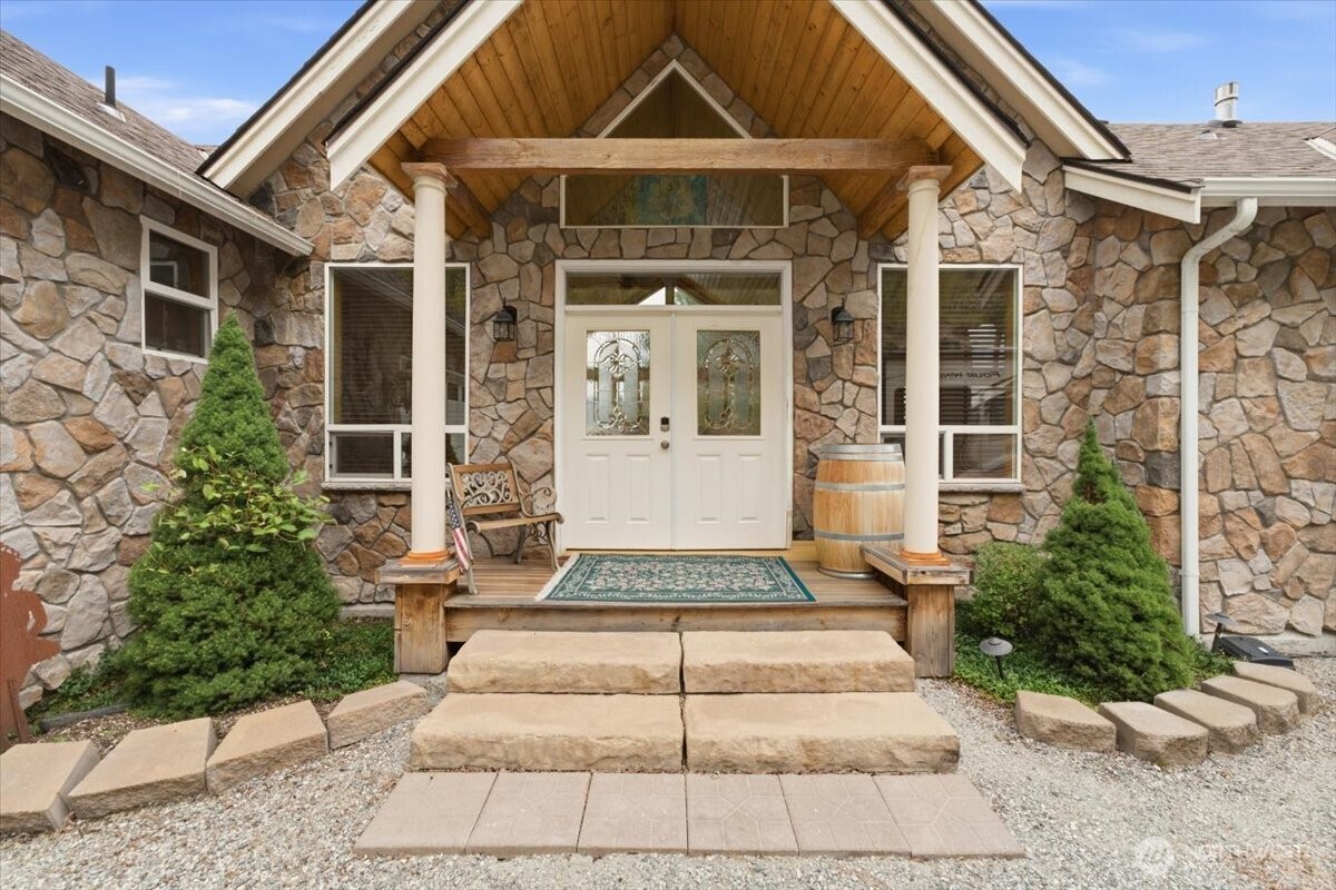 7371 Ridgeview Drive Chelan, WA 98816 - Photo 4 of 40