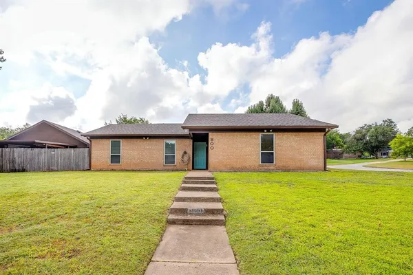$289,900 | 800 Poe Street, Azle, TX 76020